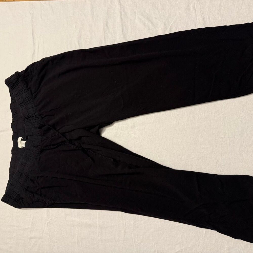 Lot of 2 Maternity Bottoms Size XL: denim shorts and black capris - Picture 7 of 15